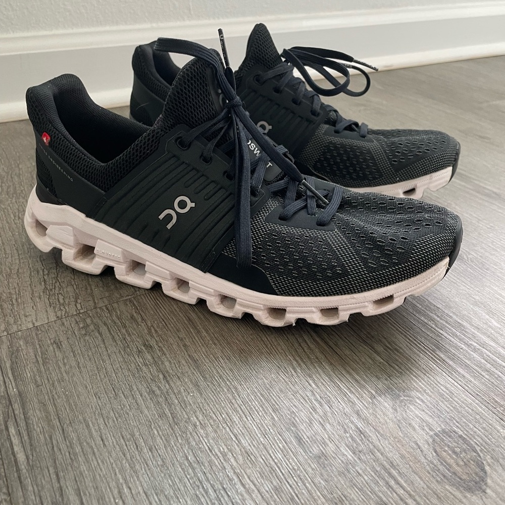 On Cloud Running Women’s Size 9 Black Athletic Tennis Shoes Cloudswift Gym Work